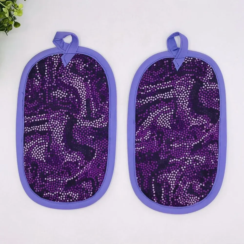 Set of 2 Finger Hotpad Potholders, Purple Swirled Dots, 2 Piece Baking Set
